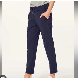 Lululemon On the Fly 7/8 Pant- navy- size 2